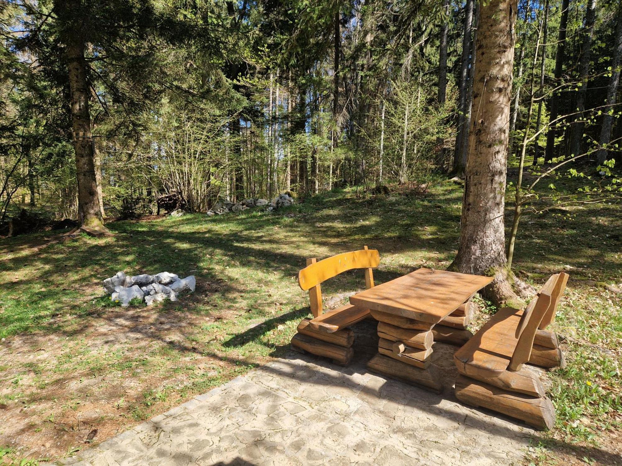 Koca V Gozdu, Forest House Near Bled Exteriör bild